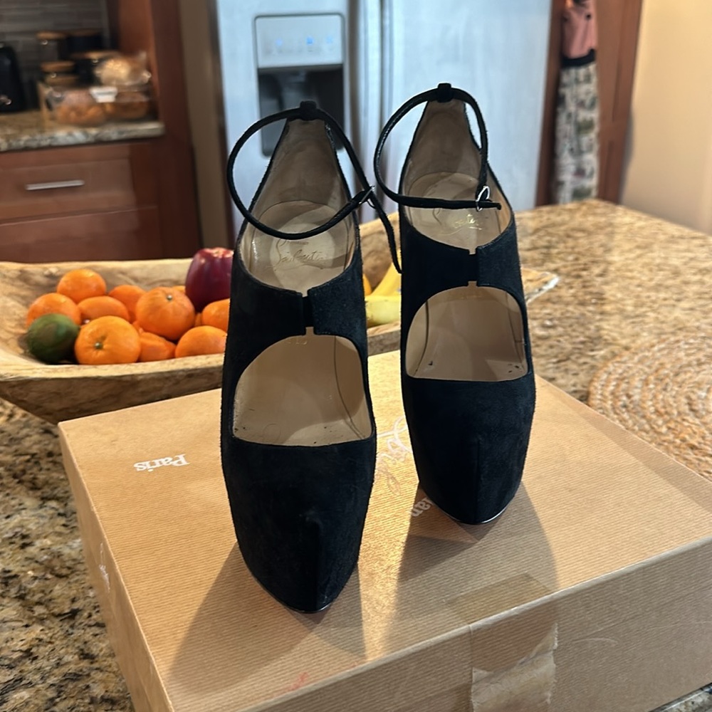 Red bottoms - Picture 2 of 7